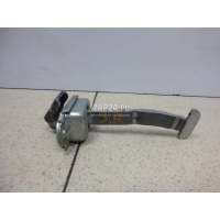 Ограничитель двери Toyota Auris (E18) (2012 - 2018) 6863002230