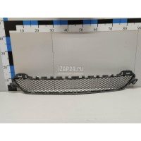 Решетка в бампер центральная Mercedes Benz W205 2014 2058850423