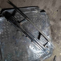 Усилитель бампера переднего Volkswagen Passat B6 2009 300807093