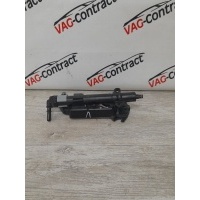 Форсунка омывателя Jeep Grand Cherokee WK2 2016 68078293AA