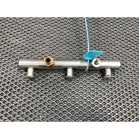 топливная рампа левая Audi A6 4F/C6 2010 06E130089D,06E130089B,06E130089Q