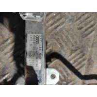 Топливная рампа Audi A8 1998 077133681G