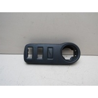 Накладка (кузов внутри) Renault Duster 2012-2021 251635247R