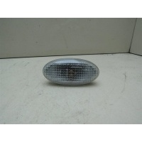Повторитель на крыло белый Mazda 3 (BK) 2002-2009 GJ6A51120C