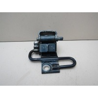 Петля двери передней правой нижняя Audi A4 (B7) 2005-2007 8E0831412E