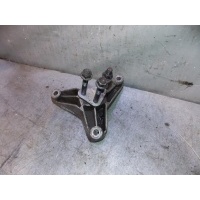 Кронштейн КПП левый Mitsubishi Carisma (DA) 2000-2003 MR222150