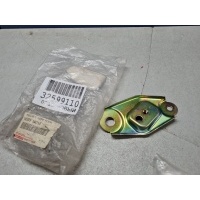 Кронштейн задней панели правый Toyota Corolla E12 2001-2007 6639313010