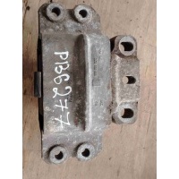 Подушка крепления двигателя Volkswagen Passat B6 2008 3C0199555