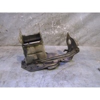 Кронштейн усилителя переднего бампера правый Mercedes Benz W203 2000-2006 A2036202295