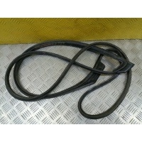 Уплотнитель двери передней правой Toyota Rav 4 (CA40) (2012-2019) 2014 6786142090