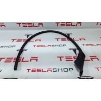 Уплотнитель Tesla Model X 2018 1032147-00-C