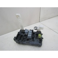 Блок предохранителей Toyota Matrix 2001-2008 8273001020