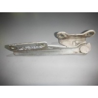 Петля капота левая Mitsubishi Carisma (DA) 1995-2000 M820290