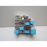 Блок предохранителей Toyota RAV 4 2000-2005 8272142040