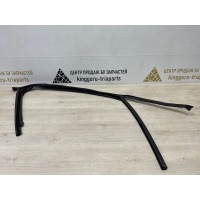 Уплотнитель стекла двери Volkswagen Touareg 3 CR7 до рестайлинг 2020 760837432B
