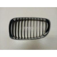 Решетка радиатора левая BMW 1-serie E87/E81 (2004 - 2011) 51137166439