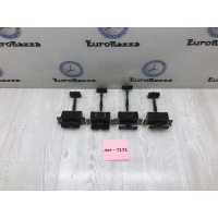Ограничитель двери Mercedes W203 Mercedes W203 C 2000-2007 A2037200116