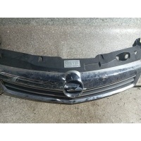 Решетка радиатора ДЕФЕКТ 1 ВЕРХНЕГО КРЕПЛЕНИЯ. Opel Astra H рест. 2010 13225780,132257775,13225792,13225796