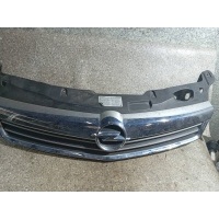 Решетка радиатора ДЕФЕКТ 1 КРЕПЛЕНИЯ. Opel Astra H рест. 2010 13225780,132257775,13225792,13225796