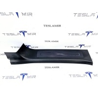 обшивка стойки правая нижняя Tesla Model X 2018 1105148-00