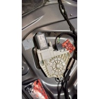 Моторчик стеклоподъемника передний правый Audi Q7 4L 2008 4L0959802B