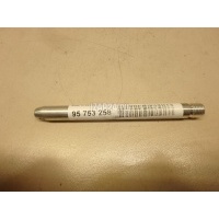 Шпилька VAG Q5 [8R] (2008 - 2017) 7L0012223