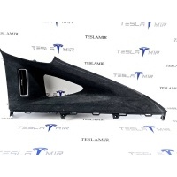 обшивка стойки правая верхняя Tesla Model X 2018 1035960-00,1035960-16