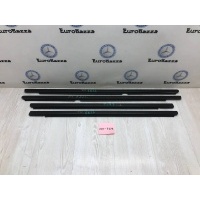 Молдинги стекла двери Mercedes W203 Mercedes W203 C 2000-2007 A2036901580