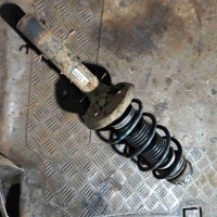 Стойка подвески передняя Volkswagen Golf 4(1997-2004) 2001 1j0413031