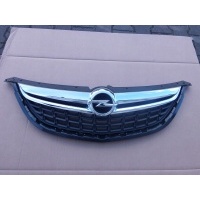 Решетка радиатора бампера переднего opel zafira c передняя liftingiem