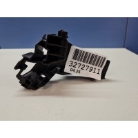 Кронштейн замка двери передний левый Mercedes C-klasse W205 2014- A2057230114
