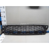 Решетка в бампер центральная Renault Duster 2012 622540347R