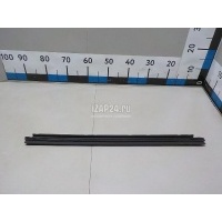 Уплотнитель (внутри) Toyota Corolla E18 2013 6817402210