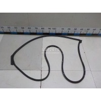 Уплотнитель двери Toyota Corolla E18 2013 6786102270