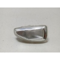 Повторитель на крыло левый белый Renault Logan II 2014 261651140R