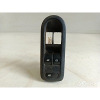 Кнопка стеклоподъемника заднего правого Renault Megane 2 2006 15050B,156018070