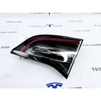Фонарь крышки багажника правый Tesla Model 3 2022 1077402-00,1077404-00,1502089-00,1077402-96