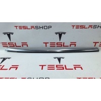 Молдинг двери передней правой Tesla Model S 2016 1038393-00-A,1095786-00-C