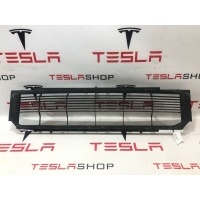Заглушка (решетка) в бампер передний Tesla Model S 2016 1058022-00-B