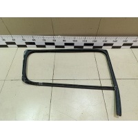 Накладка стекла заднего левого RENAULT Sandero 2014> 823317744R