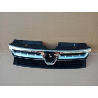 Dacia duster i решетка радиатора 2010 - 13r