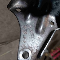 Кронштейн топливного фильтра Audi A4 B6(2000-2005) 2004 8d0127224d