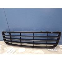 Решётка в бампер центральная Volkswagen Golf 5 2003-2009 GD6712QL