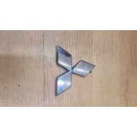 Эмблема значек логотип mitsubishi carisma рестайлинг