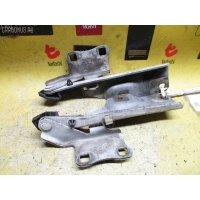 Крепление капота 654002Y000 на Nissan Cefiro A33 Nissan 654002Y000 654002Y000
