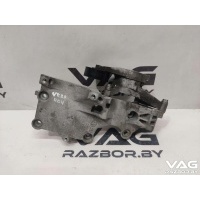 Кронштейн Volkswagen Golf PLUS 1 2007 038903143AF