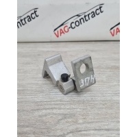 Петля двери нижняя Volkswagen Polo 5 2011 7N0831402