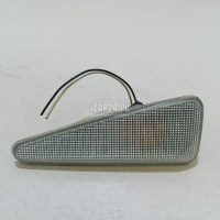 Повторитель на крыло правый белый Renault Symbol II (2008 - 2012) 8200602765