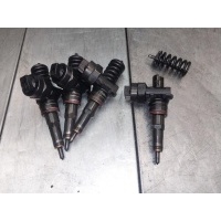 Форсунка Volkswagen Bora 1 поколение 2001 038130073AA, 0414720028