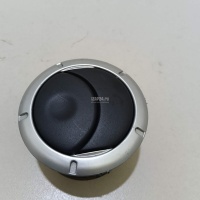 Дефлектор воздушный Renault Sandero (2009 - 2014) 687607138R